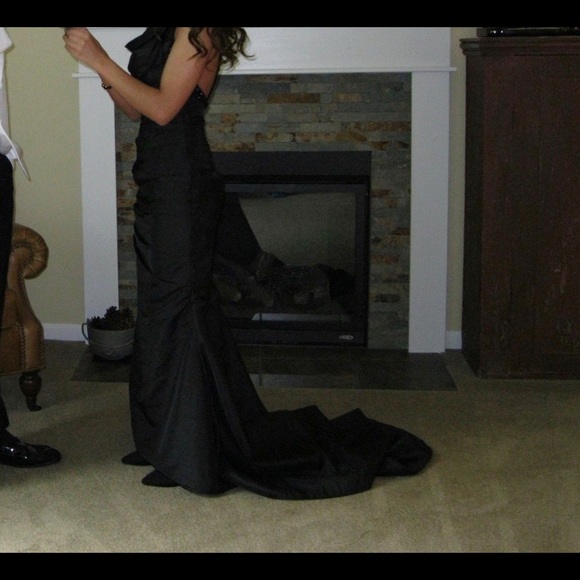 BLACK TIE READY: Black Evening Gown - Picture 2 of 4